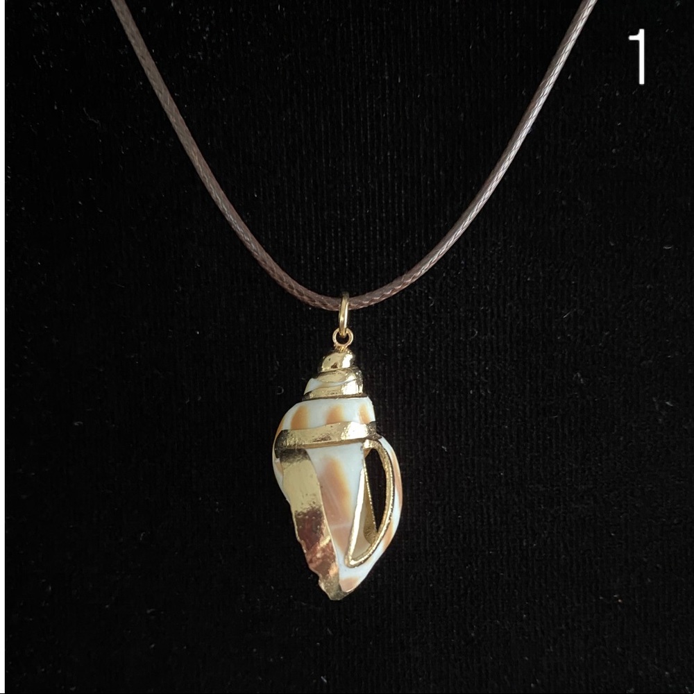 NEW Conch Shell Necklace - Picture 2 of 7